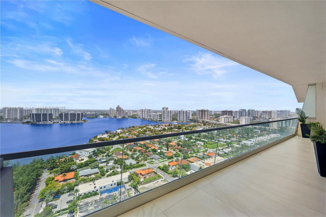 Recently Sold: $5,650,000 (3 beds, 4 baths, 3110 Square Feet)