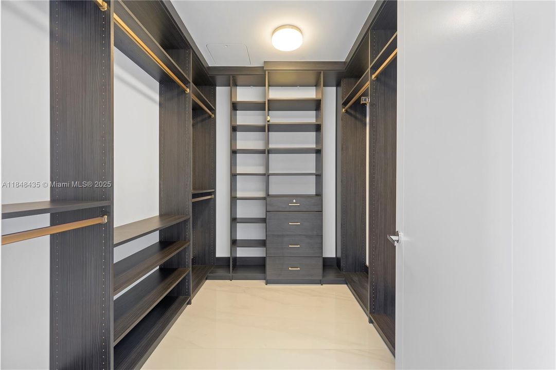 Recently Sold: $5,650,000 (3 beds, 4 baths, 3110 Square Feet)