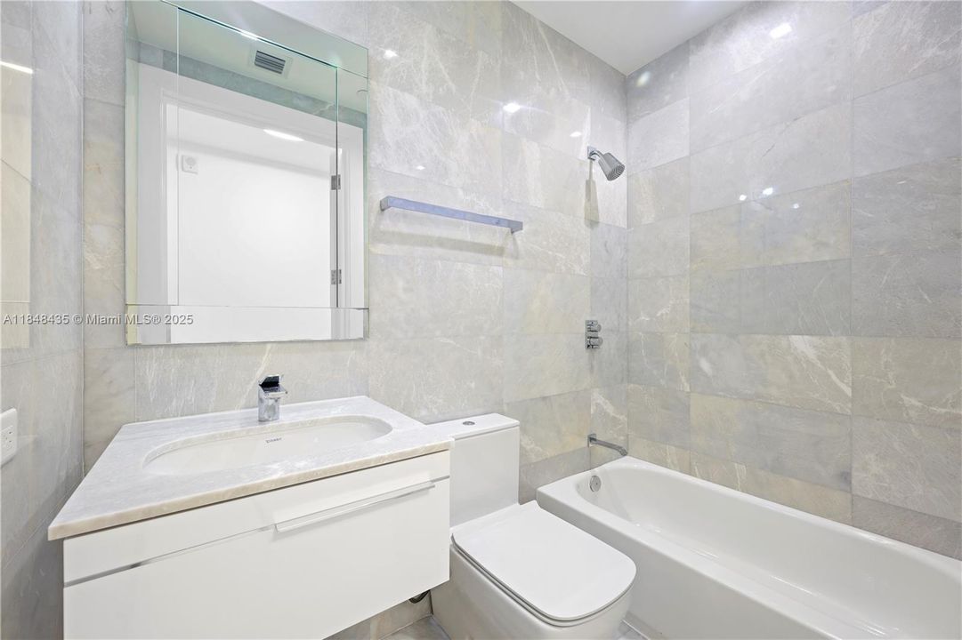 Recently Sold: $5,650,000 (3 beds, 4 baths, 3110 Square Feet)