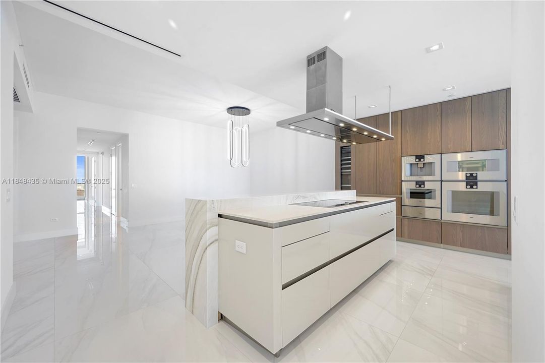 Recently Sold: $5,650,000 (3 beds, 4 baths, 3110 Square Feet)