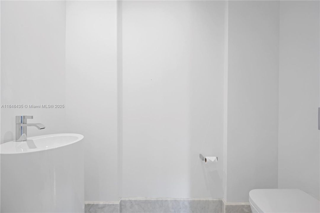 Recently Sold: $5,650,000 (3 beds, 4 baths, 3110 Square Feet)