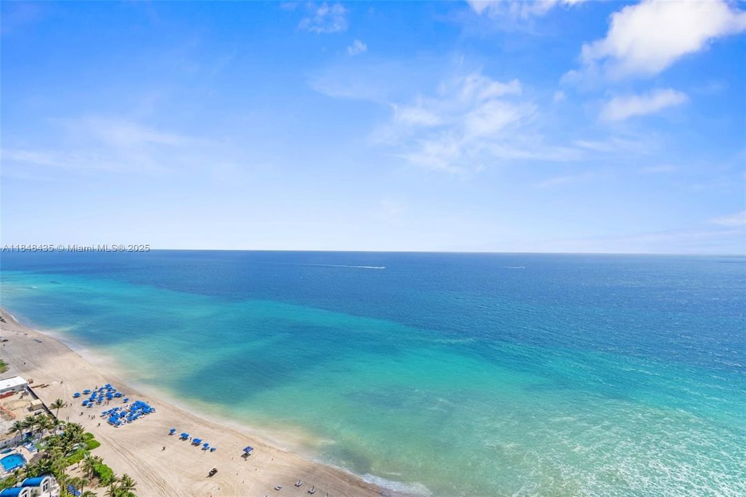 Recently Sold: $5,650,000 (3 beds, 4 baths, 3110 Square Feet)