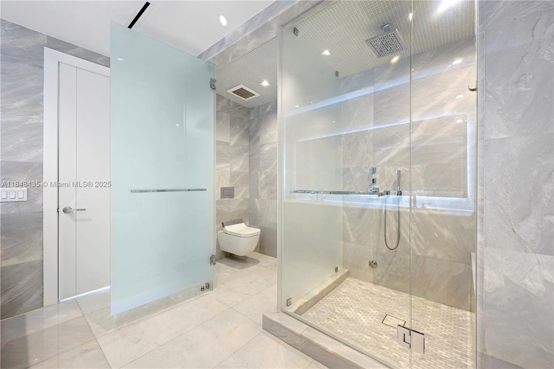 Recently Sold: $5,650,000 (3 beds, 4 baths, 3110 Square Feet)