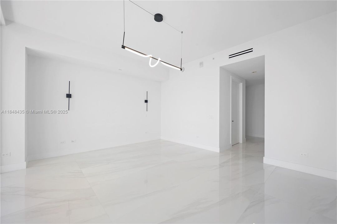 Recently Sold: $5,650,000 (3 beds, 4 baths, 3110 Square Feet)