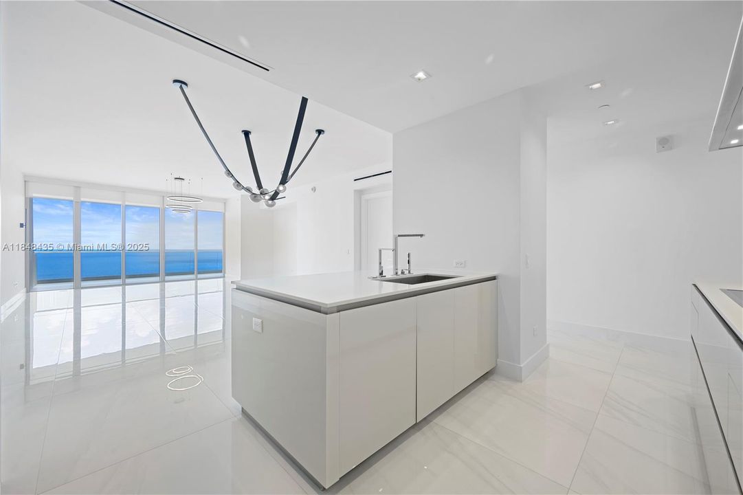 Recently Sold: $5,650,000 (3 beds, 4 baths, 3110 Square Feet)