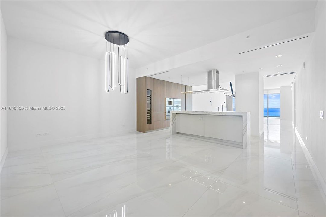 Recently Sold: $5,650,000 (3 beds, 4 baths, 3110 Square Feet)