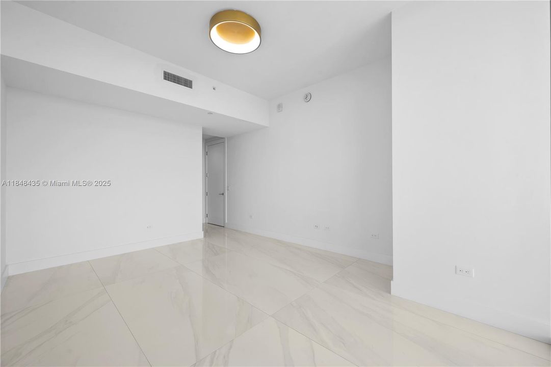 Recently Sold: $5,650,000 (3 beds, 4 baths, 3110 Square Feet)