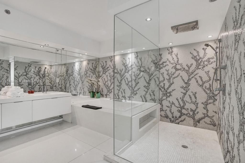 Activo con contrato: $925,000 (3 camas, 2 baños, 1440 Pies cuadrados)