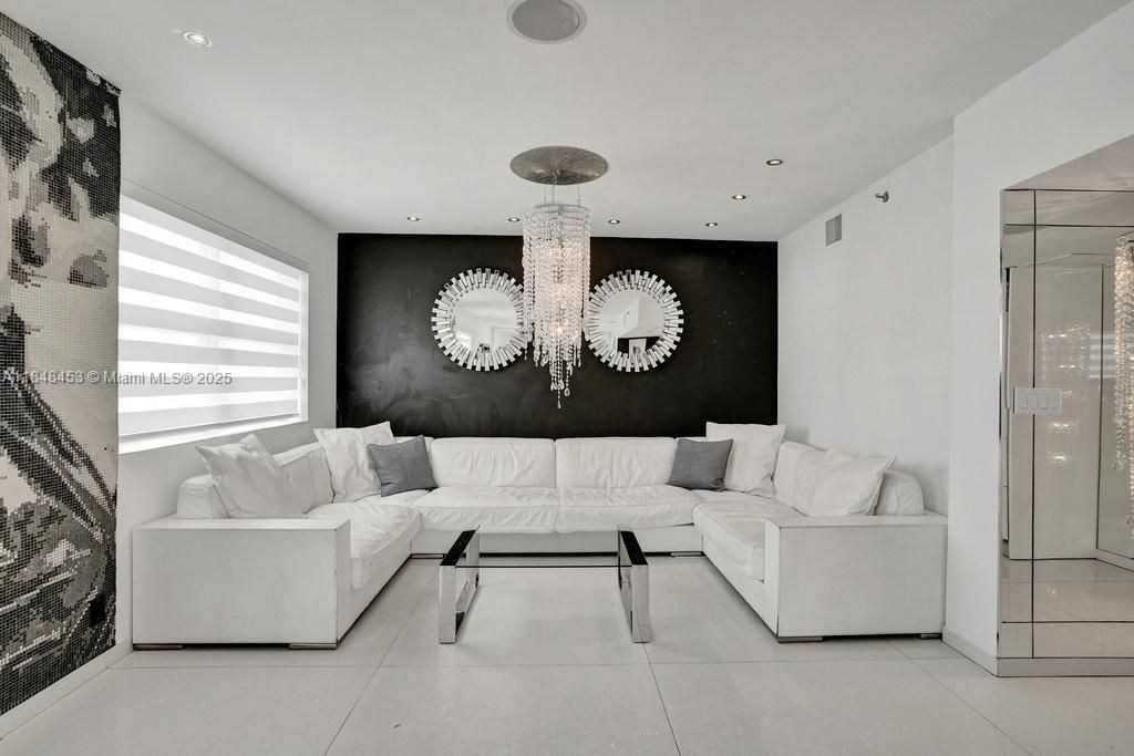 Activo con contrato: $925,000 (3 camas, 2 baños, 1440 Pies cuadrados)