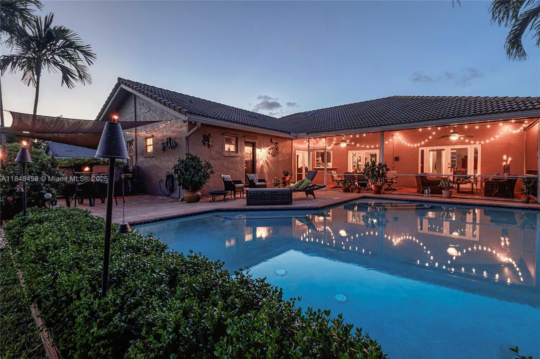 最近售出: $899,900 (4 贝兹, 2 浴室, 2444 平方英尺)