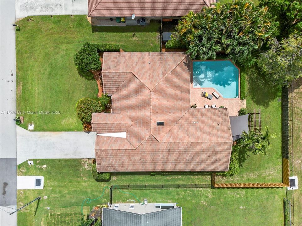 最近售出: $899,900 (4 贝兹, 2 浴室, 2444 平方英尺)