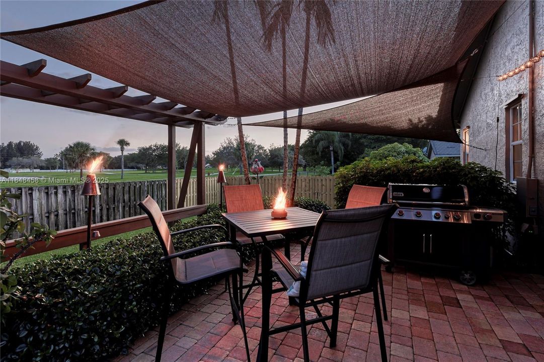 最近售出: $899,900 (4 贝兹, 2 浴室, 2444 平方英尺)