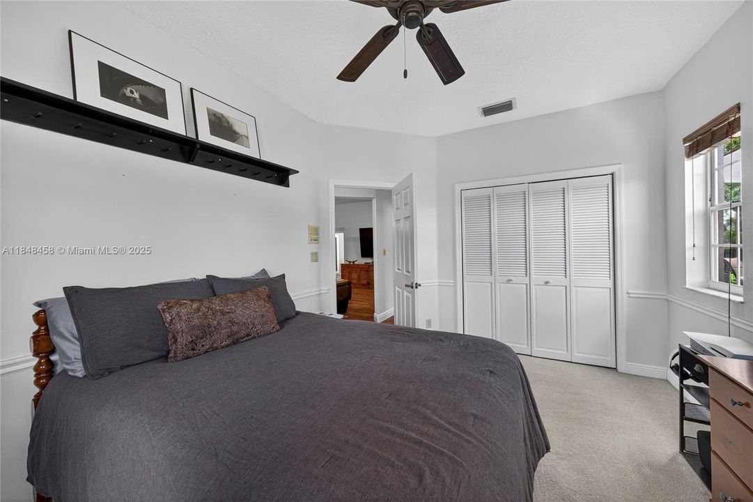 最近售出: $899,900 (4 贝兹, 2 浴室, 2444 平方英尺)