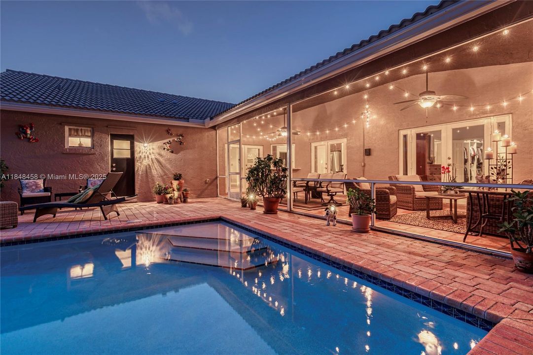 最近售出: $899,900 (4 贝兹, 2 浴室, 2444 平方英尺)