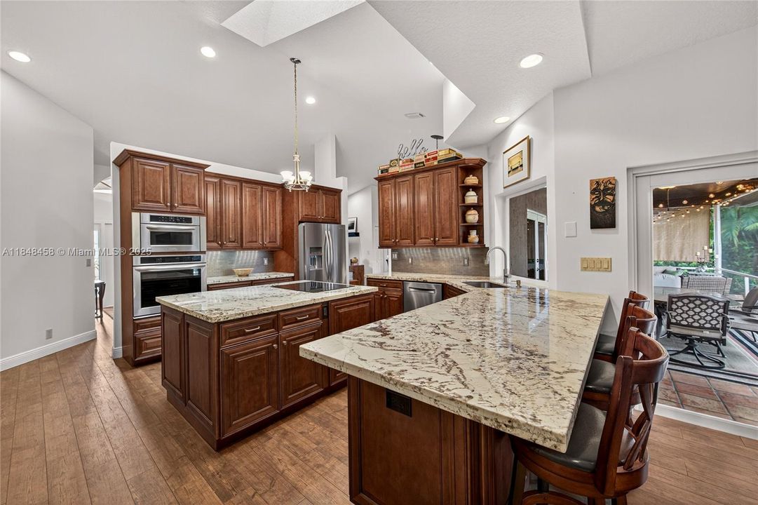 最近售出: $899,900 (4 贝兹, 2 浴室, 2444 平方英尺)