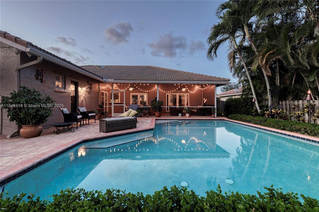 最近售出: $899,900 (4 贝兹, 2 浴室, 2444 平方英尺)