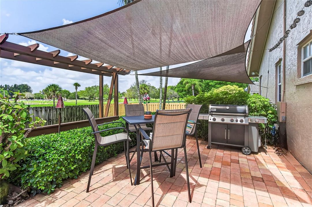 最近售出: $899,900 (4 贝兹, 2 浴室, 2444 平方英尺)