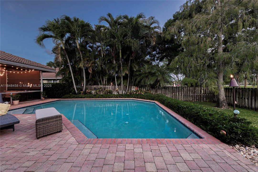 最近售出: $899,900 (4 贝兹, 2 浴室, 2444 平方英尺)