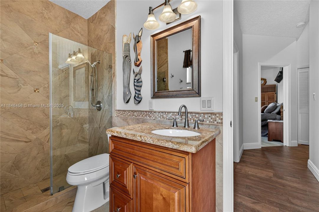 最近售出: $899,900 (4 贝兹, 2 浴室, 2444 平方英尺)