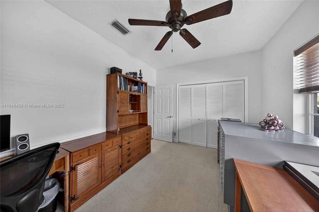 最近售出: $899,900 (4 贝兹, 2 浴室, 2444 平方英尺)