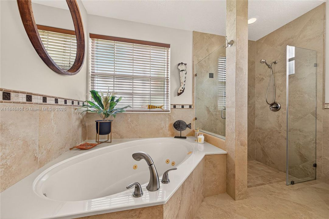 最近售出: $899,900 (4 贝兹, 2 浴室, 2444 平方英尺)