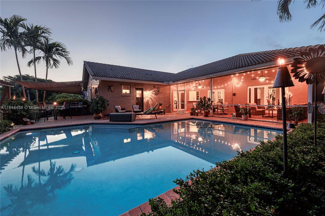 最近售出: $899,900 (4 贝兹, 2 浴室, 2444 平方英尺)