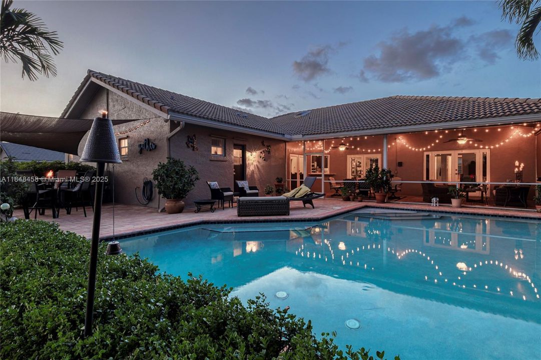 最近售出: $899,900 (4 贝兹, 2 浴室, 2444 平方英尺)