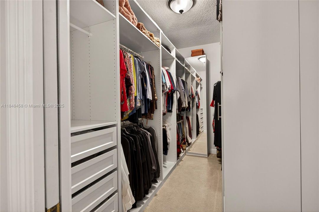 最近售出: $899,900 (4 贝兹, 2 浴室, 2444 平方英尺)