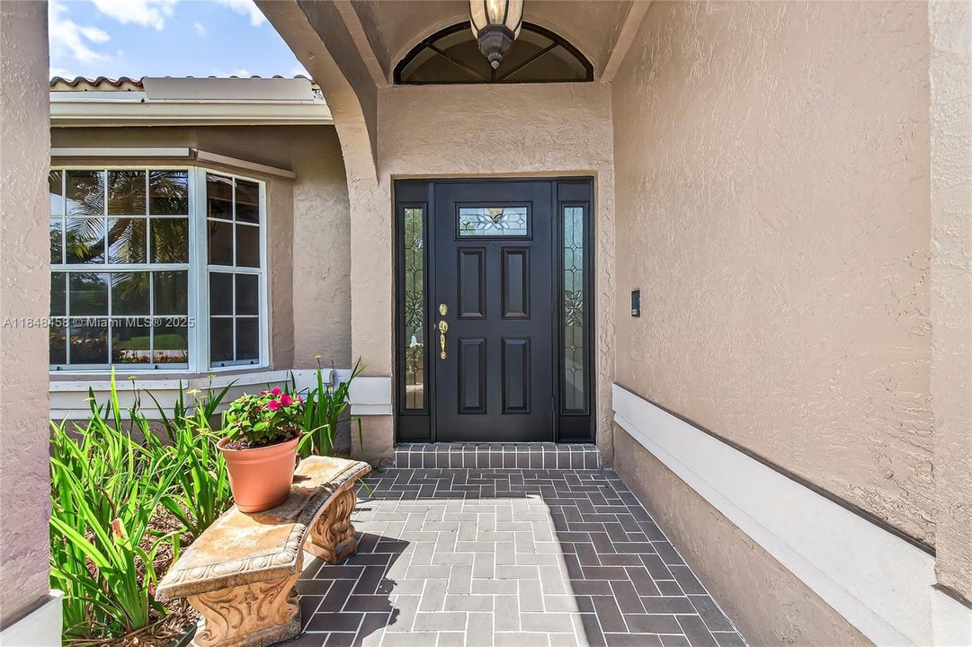 最近售出: $899,900 (4 贝兹, 2 浴室, 2444 平方英尺)