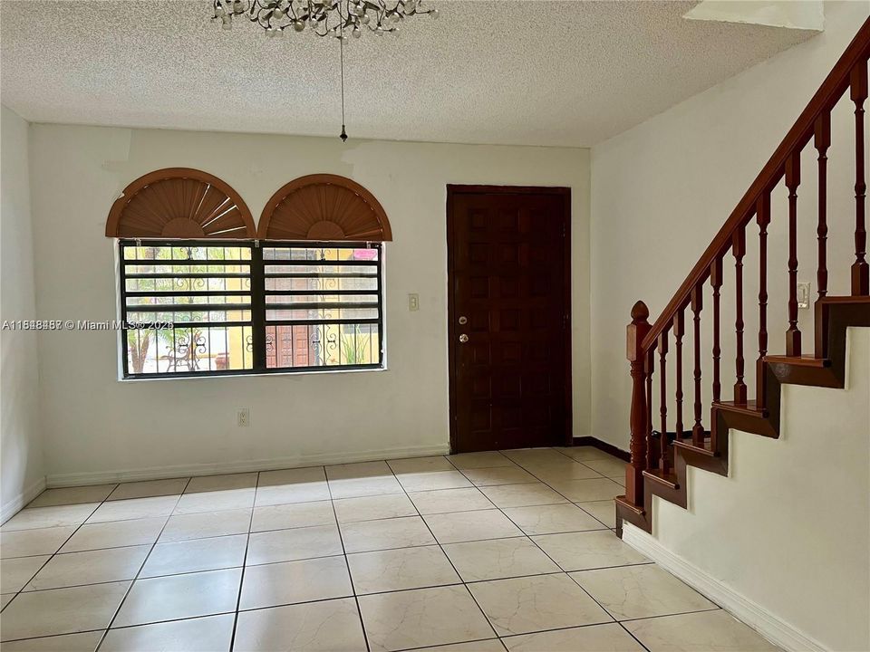 Vendido Recientemente: $307,000 (2 camas, 1 baños, 814 Pies cuadrados)