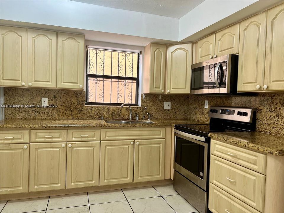 Vendido Recientemente: $307,000 (2 camas, 1 baños, 814 Pies cuadrados)