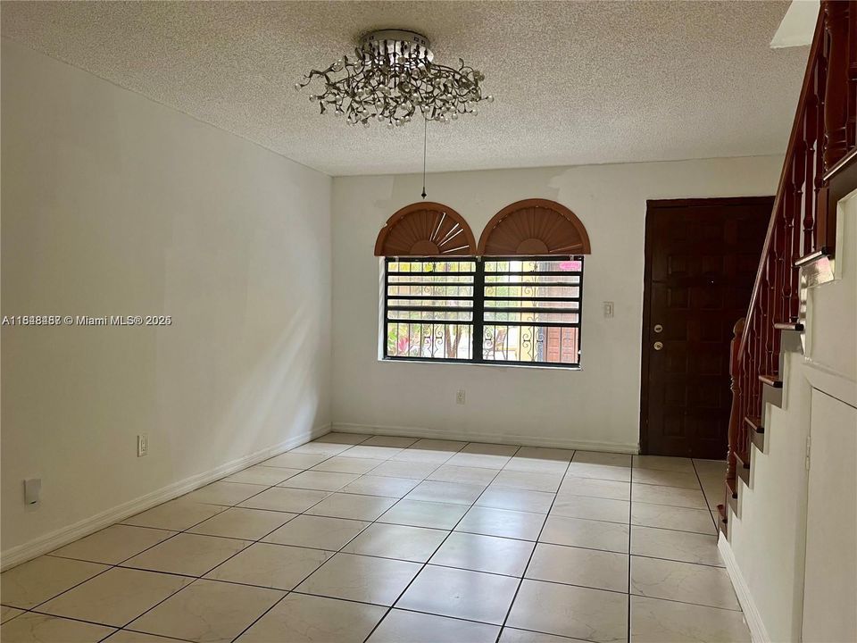 Vendido Recientemente: $307,000 (2 camas, 1 baños, 814 Pies cuadrados)