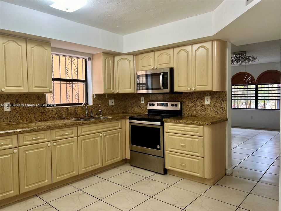 Vendido Recientemente: $307,000 (2 camas, 1 baños, 814 Pies cuadrados)