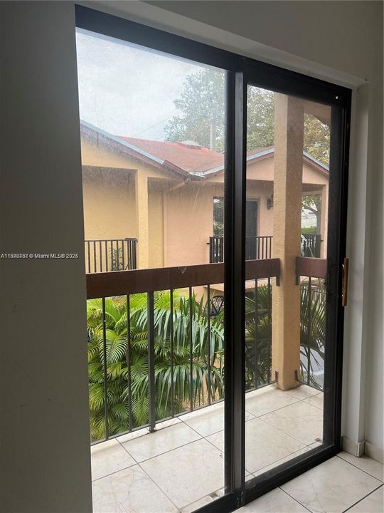 Vendido Recientemente: $307,000 (2 camas, 1 baños, 814 Pies cuadrados)