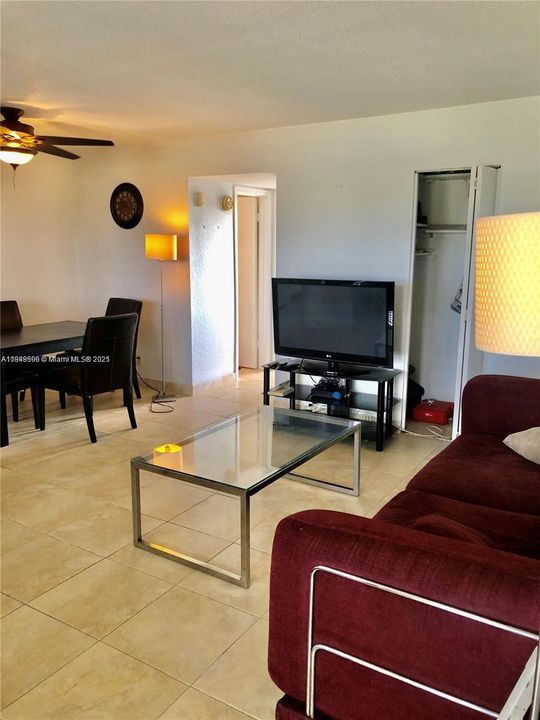 For Sale: $130,000 (1 beds, 1 baths, 597 Square Feet)