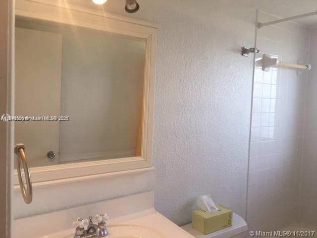 For Sale: $130,000 (1 beds, 1 baths, 597 Square Feet)