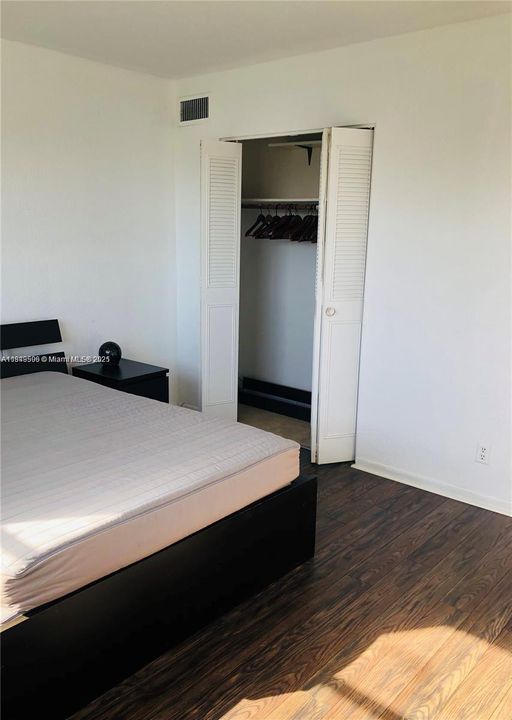 For Sale: $130,000 (1 beds, 1 baths, 597 Square Feet)