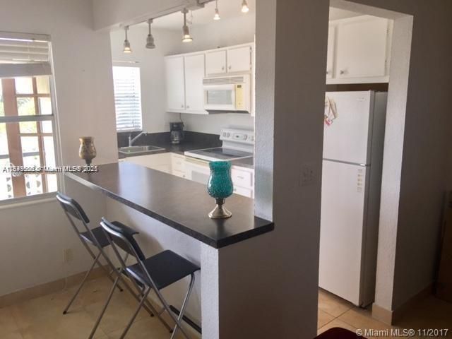 For Sale: $130,000 (1 beds, 1 baths, 597 Square Feet)