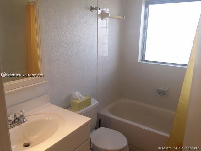 For Sale: $130,000 (1 beds, 1 baths, 597 Square Feet)