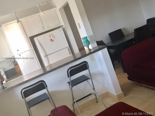 For Sale: $130,000 (1 beds, 1 baths, 597 Square Feet)