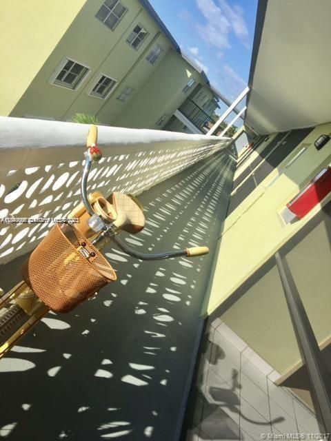 For Sale: $130,000 (1 beds, 1 baths, 597 Square Feet)