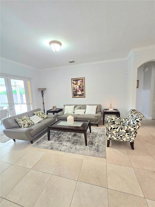 最近租的: $3,500 (4 贝兹, 2 浴室, 2205 平方英尺)