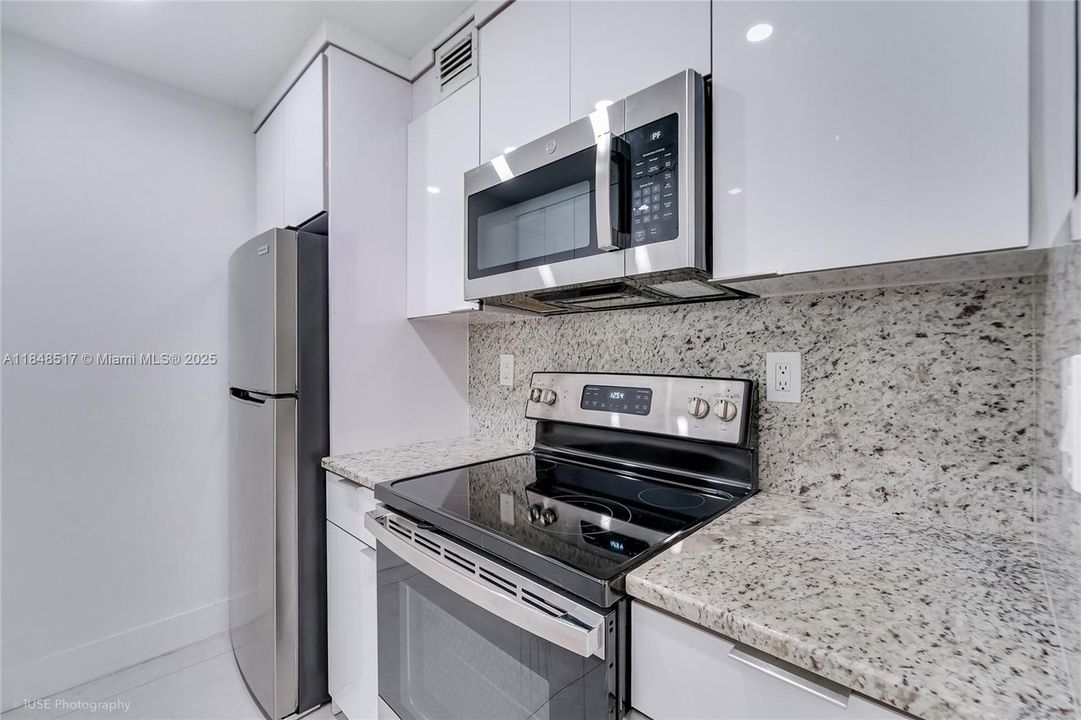 待售: $282,000 (2 贝兹, 1 浴室, 816 平方英尺)