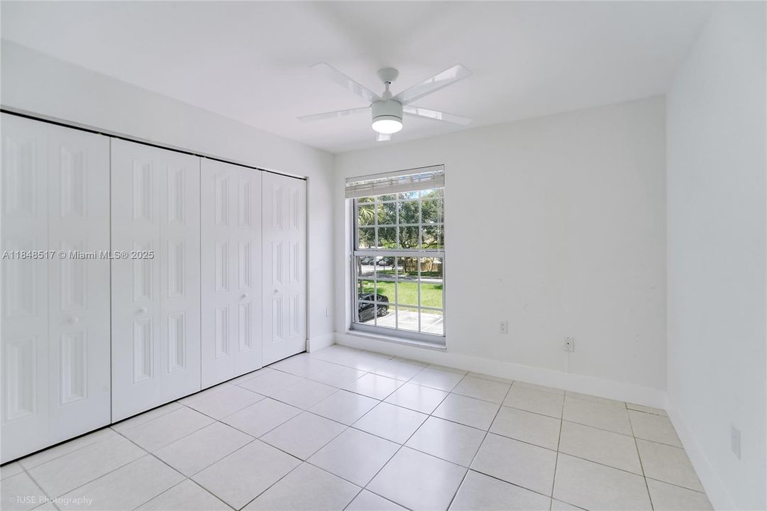 待售: $282,000 (2 贝兹, 1 浴室, 816 平方英尺)