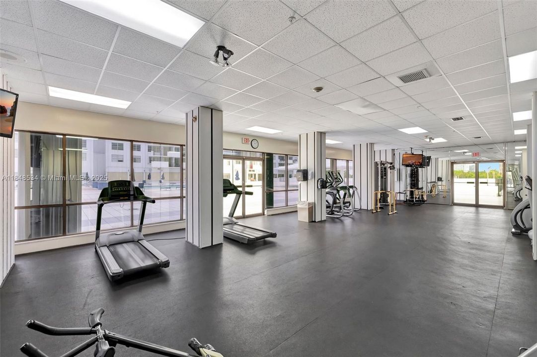 待售: $200,000 (1 贝兹, 1 浴室, 870 平方英尺)