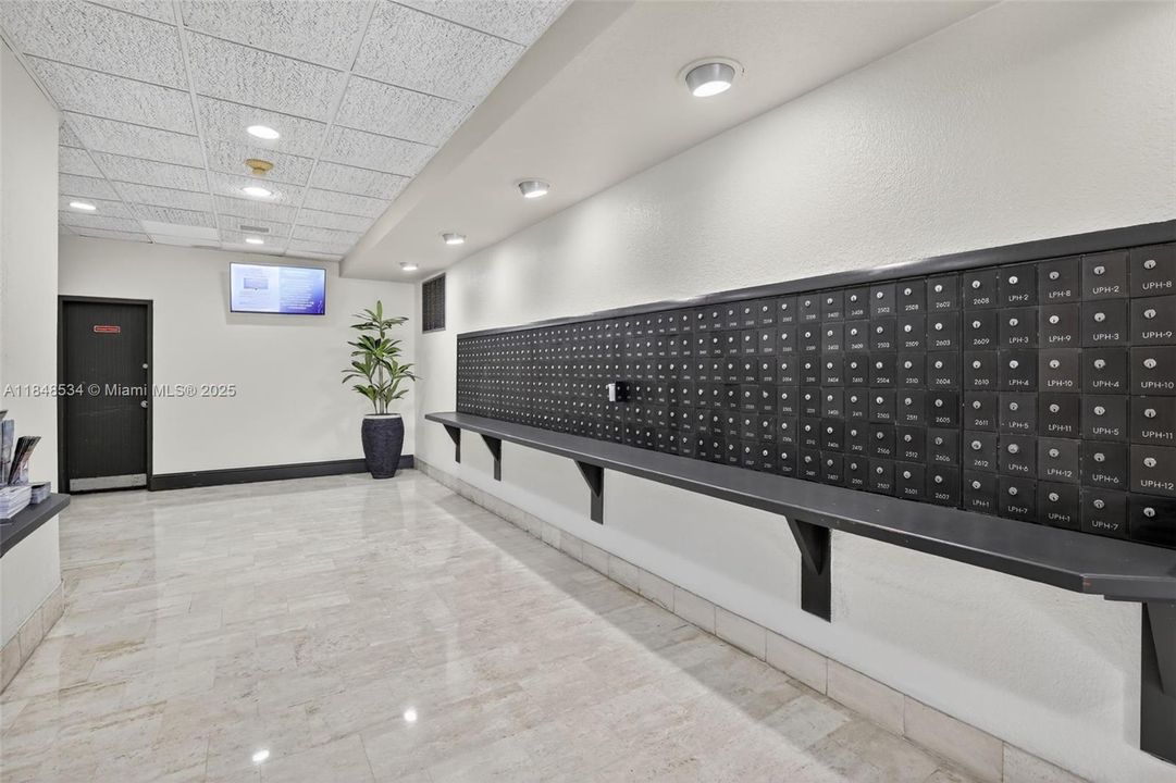 待售: $200,000 (1 贝兹, 1 浴室, 870 平方英尺)