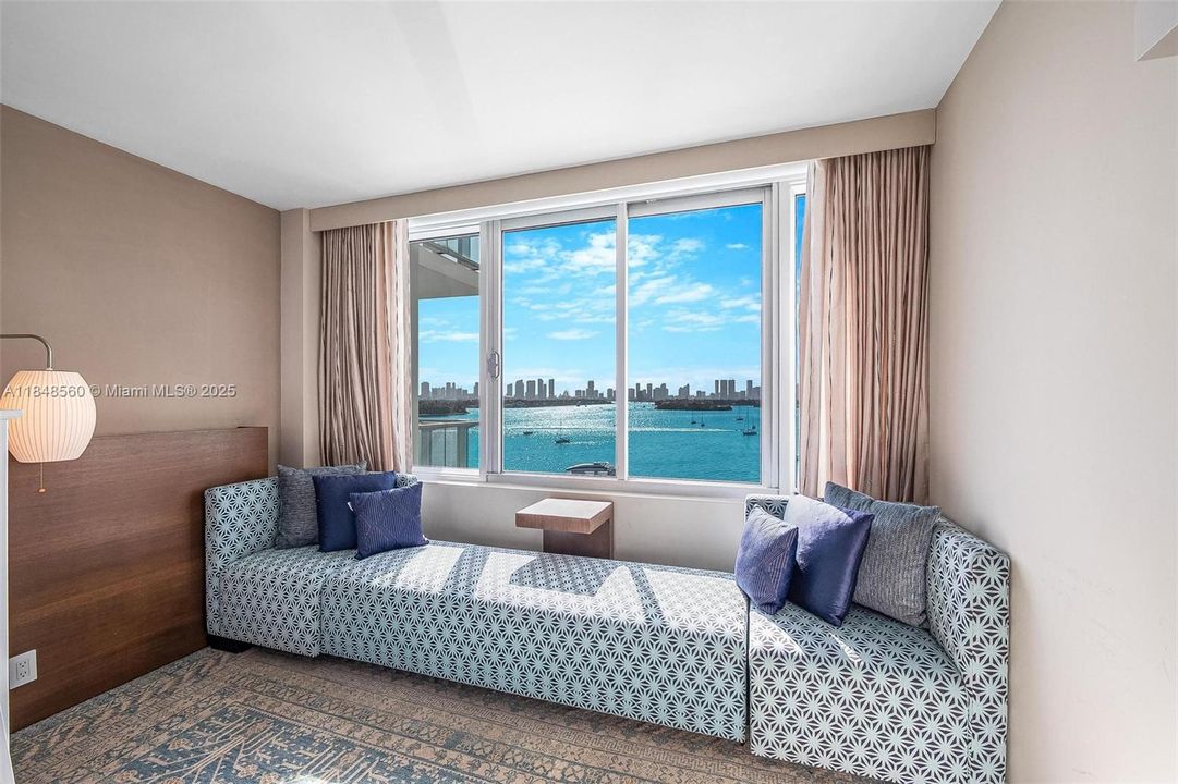 待售: $930,000 (2 贝兹, 2 浴室, 1226 平方英尺)