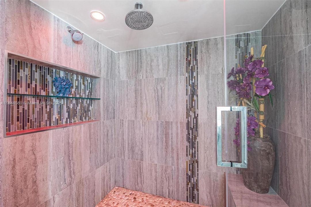 待售: $930,000 (2 贝兹, 2 浴室, 1226 平方英尺)