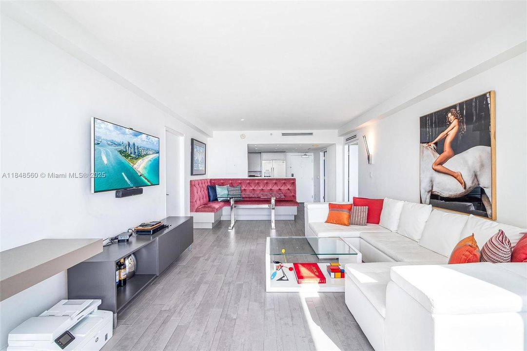 待售: $930,000 (2 贝兹, 2 浴室, 1226 平方英尺)