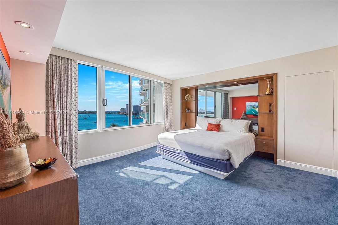 待售: $930,000 (2 贝兹, 2 浴室, 1226 平方英尺)